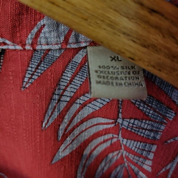 John Bartlett 100% Silk Hawaiian Shirt Berry Red / Silver Floral Men's XL - Picture 6 of 11